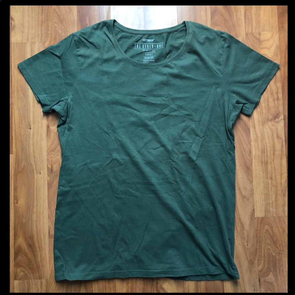 💪 MUSCLE SHIRT!
With loose neck line to show t